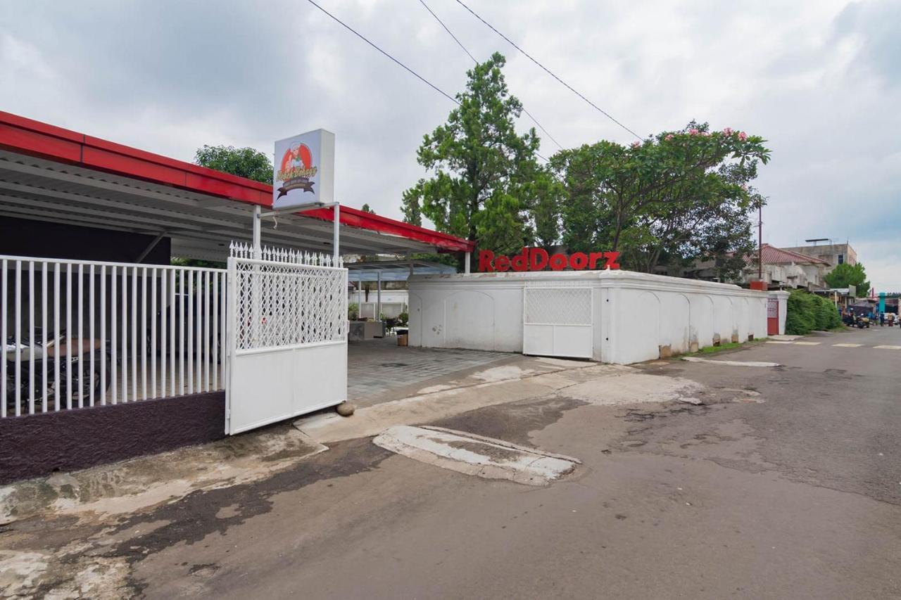 Reddoorz Plus @ Pakuan Residence Tajur Bogor Exterior photo